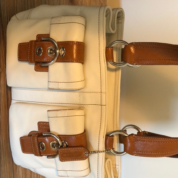 White coach purse - Picture 1 of 3